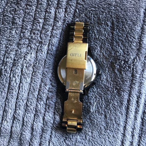 Black and gold Flud watch - Picture 3 of 3